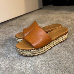 Bamboo Shoes Gold Boho Platform Sandals size 7